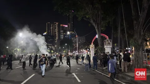 Penangkapan Massa Aksi #IndonesiaSekarat di Surabaya Bertambah Jadi 24 Orang, Tim Advokasi Desak Pembebasan