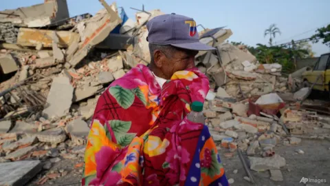 Warga Venezuela Gali Reruntuhan Sendiri, Pemerintah Dituding Lamban Tangani Gempa