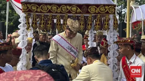 Jokowi Dianugerahi Gelar "Baginda Pemuka Bangsa" dalam Prosesi Adat Lampung