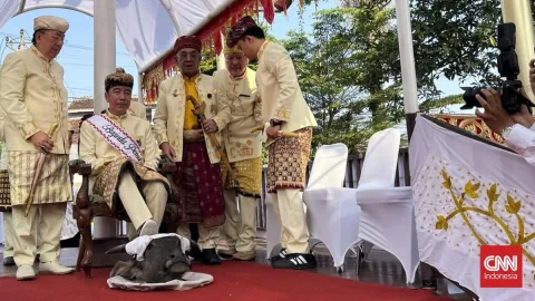 Jokowi Dianugerahi Gelar Adat Lampung: Simbol Penghormatan atau Strategi Budaya?