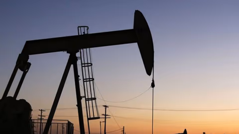 Harga Minyak Anjlok ke Level Terendah Sejak Februari: Pasokan Saudi-Iran Membludak
