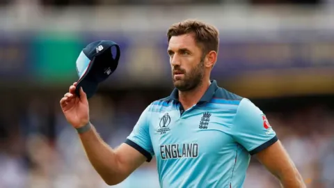 Liam Plunkett, Eks Bintang Kriket Inggris, Debut Baseball dengan Strikeout