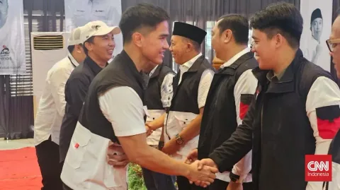 Kaesang Resmi 'Jaket' Eks Bupati dan Kader Partai Lain di Lampung, Jokowi Turun Langsung