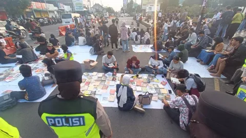 BEM Banyumas Raya Padukan Aksi Kritik dengan Lapak Baca dan Pasar Gratis