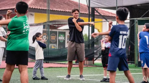 Bek Cardiff City Perry Ng Habiskan Liburan di Singapura, Tekad Bela The Lions Makin Kuat