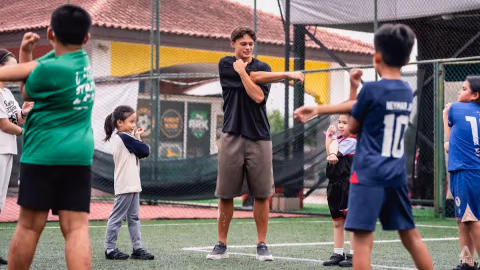 Bek Cardiff City Perry Ng Habiskan Liburan di Singapura, Tekad Bela The Lions Makin Kuat