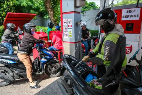 Kenaikan Harga BBM Non-Subsidi Picu Antrean Panjang di SPBU Jakarta