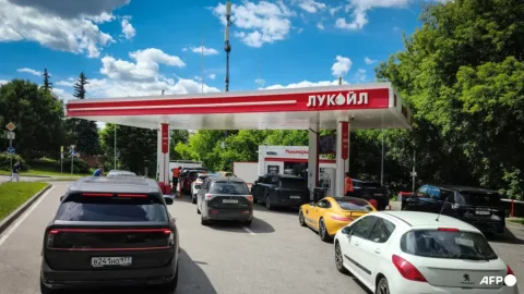 Putin Akui Krisis BBM di Rusia Akibat Serangan Ukraina, Krimea Darurat