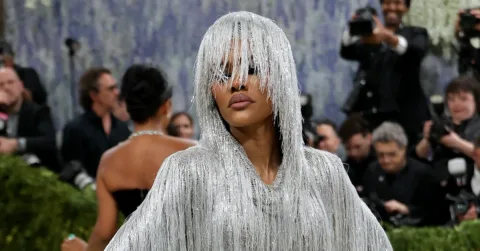 Momen Haru Teyana Taylor Dapat Penghargaan dari Sang Idola Janet Jackson di BET Awards 2026