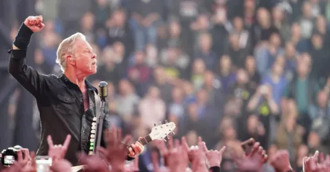 Metallica Bawakan 'Delilah' di Stadion yang Melarangnya, Kontroversi Lagu Tom Jones Kembali Mengemuka