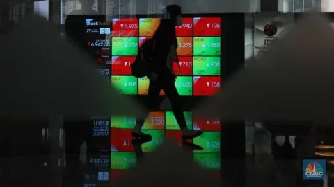 Investor Asing Kembali Jual Bersih Saham Perbankan, BBCA Paling Dibuang