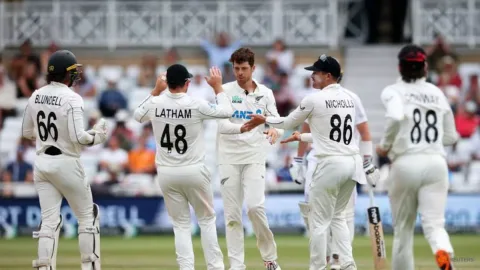 Kekalahan Telak di Kandang: Inggris Tumbang 2-1 dari Selandia Baru, Ben Stokes Pensiun Mendadak