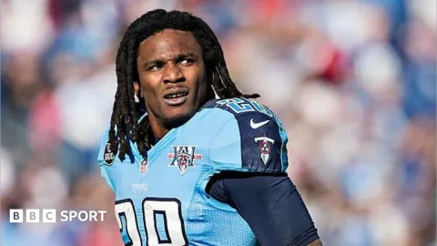 Pemecah Rekor NFL Chris Johnson Umumkan Diagnosis ALS, Serukan Riset Lebih Intensif