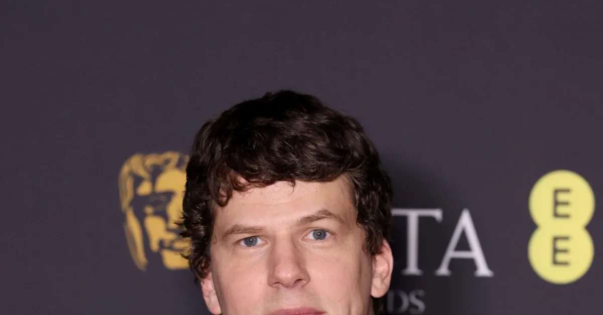 Jesse Eisenberg: Main di Minions and Monsters Seperti Menang Lotre