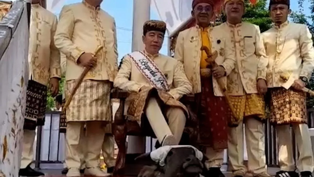 Ritual Injak Kepala Kerbau: Jokowi Dinilai Siap Bertarung dengan PDIP di 2029