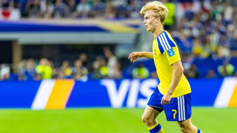 Bursa Transfer Memanas: Nottingham Forest Ungguli Napoli dalam Perburuan Lucas Bergvall
