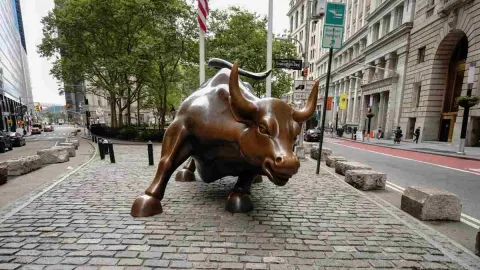Wall Street Melonjak Berkat Saham AI: S&P 500 dan Nasdaq Cetak Rekor Baru