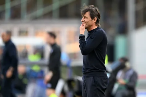 Antonio Conte di Persimpangan: Tawaran Rp350 Miliar dari Al-Ittihad atau Kembali ke Timnas Italia