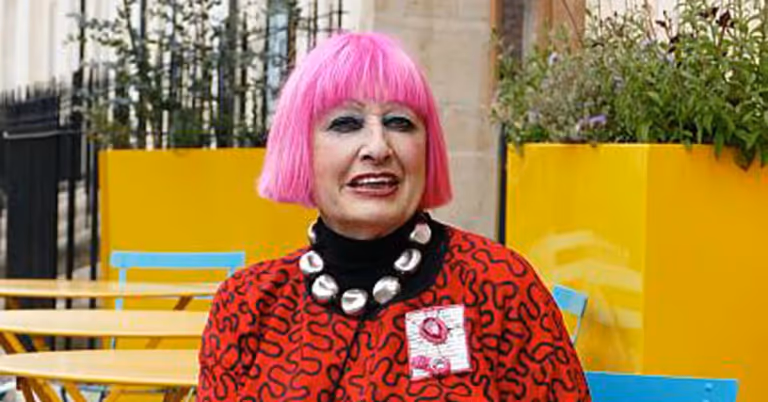 Zandra Rhodes Hibahkan Lima Koleksi Ikonik ke Museum yang Ia Dirikan Sendiri