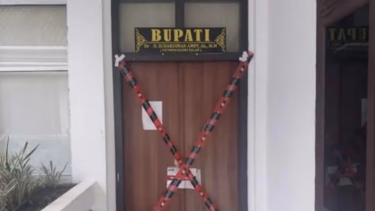 KPK Beri Ultimatum Bupati dan Sekda Kuansing: Segera Serahkan Diri