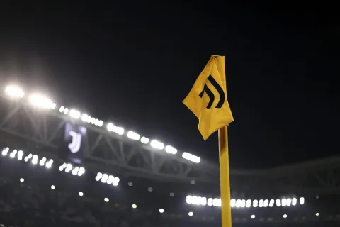 Juventus dan Fiorentina Kena Denda UEFA: Pelajaran bagi Klub Indonesia soal Keuangan
