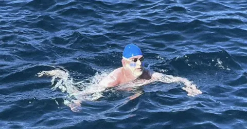 Atlet AS Rob Lea Taklukkan Selat Tsugaru, Cetak Sejarah 'Double Seven'