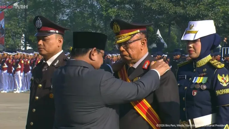 Prabowo Sematkan Pangkat Kehormatan pada Ajudan Terakhir Bung Karno