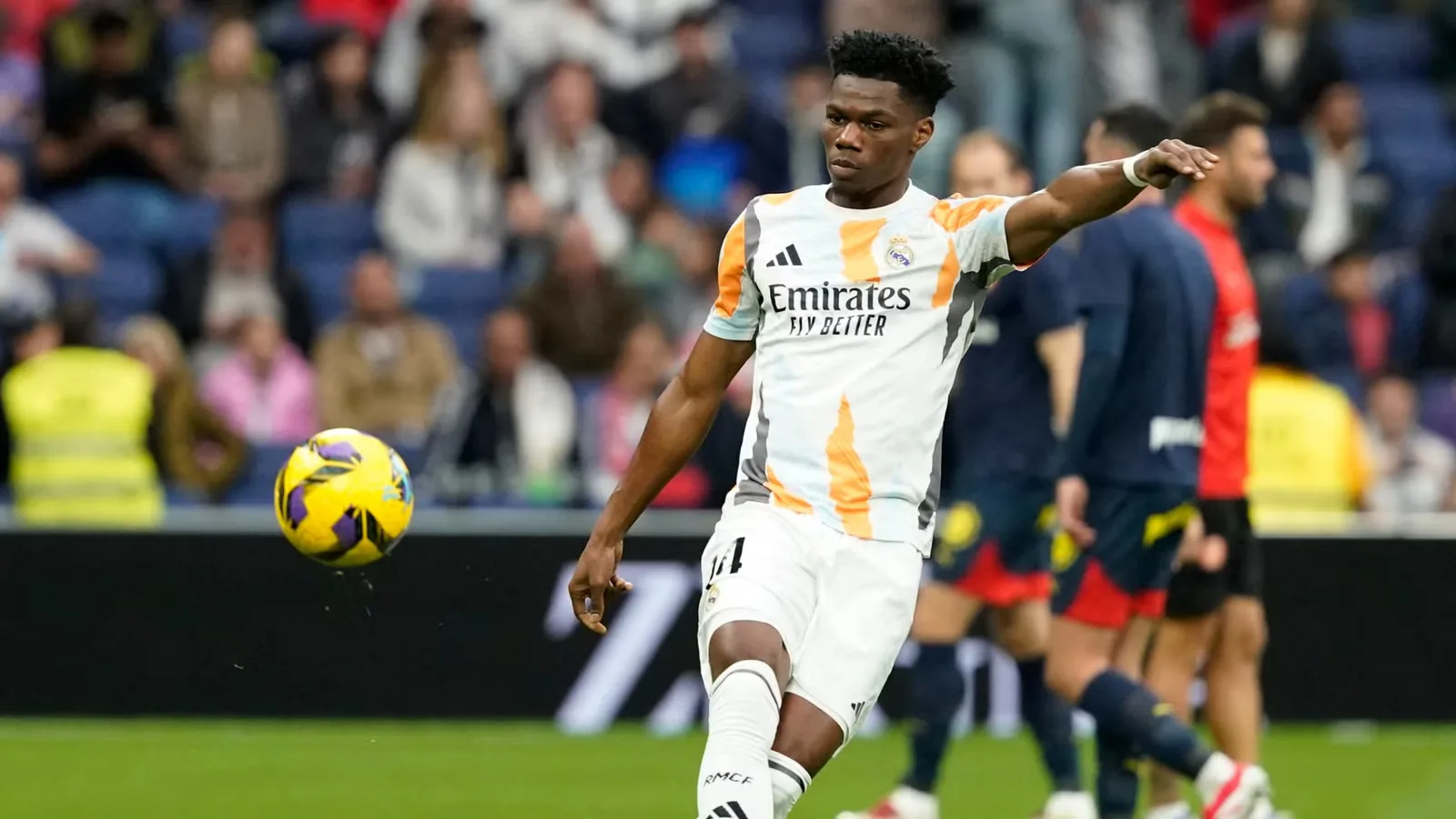 Buru Gelandang Real Madrid, Manchester United Hadapi Tembok Gaji Tchouameni