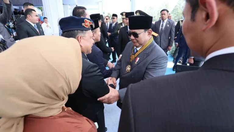 Presiden Prabowo Pimpin Upacara Hari Bhayangkara ke-80, Tito Karnavian Hadir sebagai Mantan Kapolri
