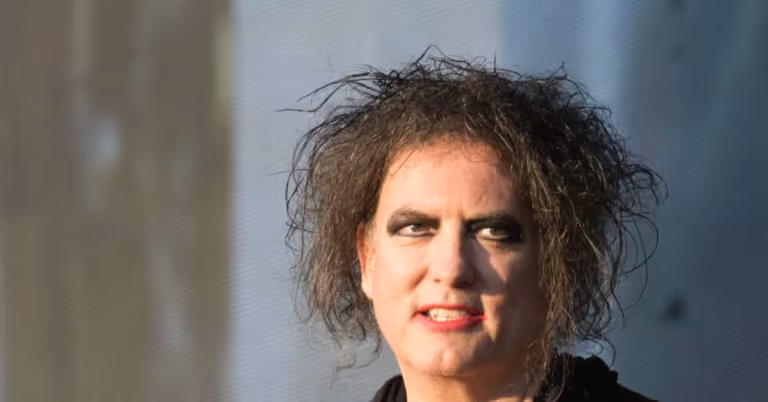 Momen Malu-malu Kucing: Robert Smith Awalnya Tolak Kolaborasi dengan Rolling Stones