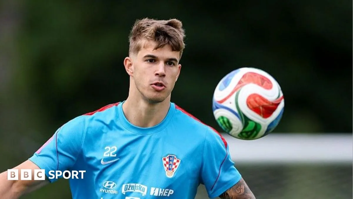 Brighton Pecahkan Rekor Klub, Tebus Bek Muda Kroasia dari Tottenham