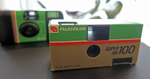 Fujifilm Hidupkan Kembali Kamera Sekali Pakai QuickSnap Setelah 20 Tahun