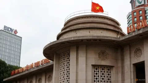 Bank Sentral Vietnam Kewalahan Hadapi Tekanan Global: Target Tumbuh 10% Terancam