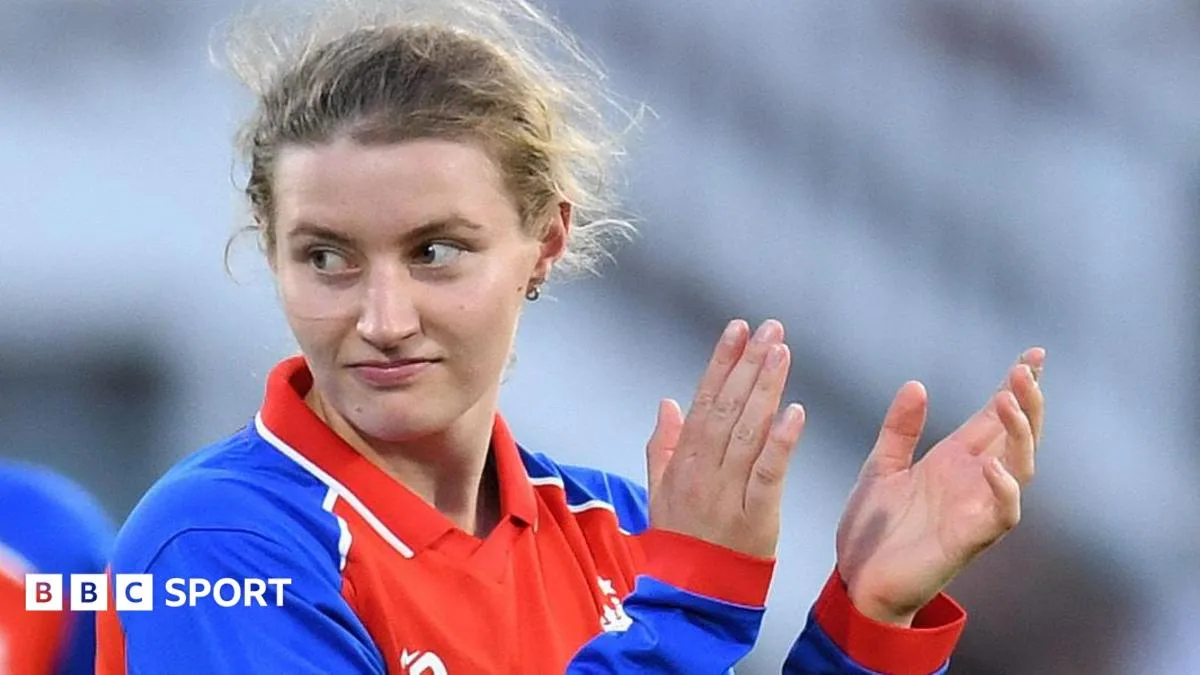 Charlie Dean: Dari Kontroversi Mankad ke Pucuk Pimpinan Inggris di Piala Dunia T20
