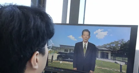 AI Bangkitkan Kembali Orang Tersayang: Antara Terapi Duka dan Jerat Etika