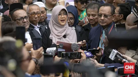 Dokter Tifa Pilih Lawan, Tolak Damai dengan Jokowi di Sidang Perdana