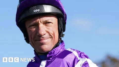 Kecelakaan Mobil di Inggris: Legenda Pacuan Kuda Frankie Dettori Alami Patah Tulang