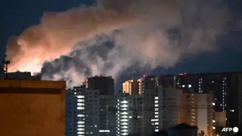 Rusia Hantam Kyiv dengan Rudal dan Drone, Lima Terluka