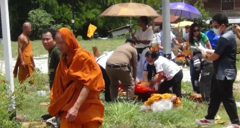 Tragedi di Mukdahan: Bocah 11 Tahun Tabrak Prosesi Bhikkhu, 8 Tewas