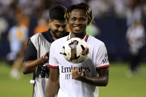 Chukwueze Tolak Tawaran Trabzonspor, Pilih Bertahan di Milan demi Buktikan Diri