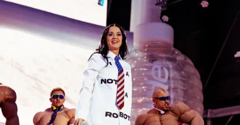 Katy Perry Sindir Russell Brand di Konser: 'Semoga Mantanku Ada di Penjara'