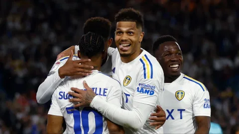 Leeds United Siap Rekrut Zion Suzuki, Kiper Muda Jepang yang Diyakini Jadi Bintang Masa Depan