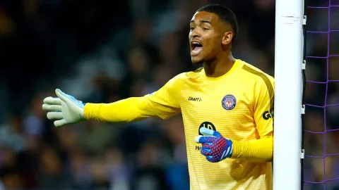Aston Villa Mulai Negosiasi dengan Toulouse untuk Kiper Masa Depan Guillaume Restes
