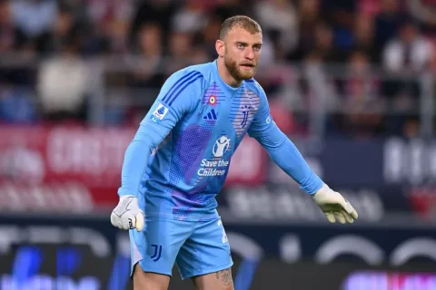 Kiper Juventus Michele Di Gregorio Minta Maaf Usai Agendanya Hina Rekan Setim