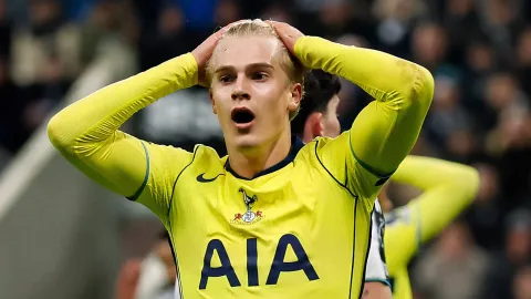 Tottenham Tutup Pintu untuk Lucas Bergvall: Bintang Muda Swedia Dipaksa Bertahan
