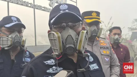 Kebakaran TPA Jatiwaringin: 30 Personel Manggala Agni Dikerahkan, Kualitas Udara Memburuk