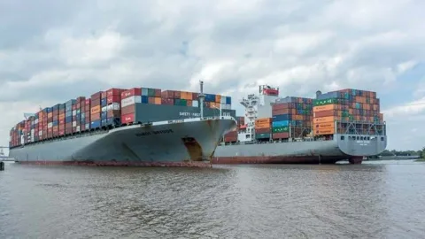 Gelombang Pasokan: 33 Kapal Bermuatan BBM dan Pangan Segera Merapat ke Pelabuhan Lagos