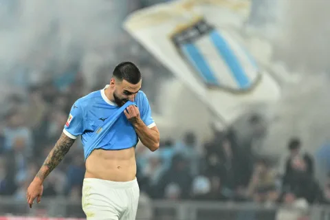 Bursa Bek Lazio Memanas: AC Milan Kembali Memburu Mario Gila, Harga 20 Juta Euro