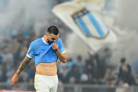 Bursa Bek Lazio Memanas: AC Milan Kembali Memburu Mario Gila, Harga 20 Juta Euro