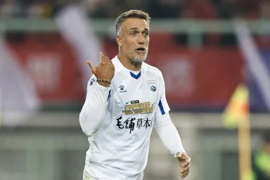 Batistuta Sindir Italia, Tapi Tak Berani Pilih Messi atau Maradona